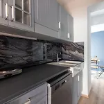 Modern And Cozy 2br In Vibrant Cihangir Apartment